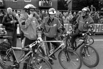 85. Giro d`Italia von Groningen nach Münster: Polizeiaufsicht an der Rennstrecke