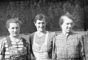 Die Schwestern Elfriede, Agnes und Maria Dümpelmann (von links nach rechts)