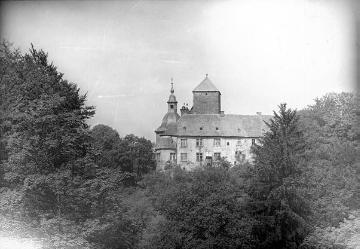 Burg Schnellenberg: Seitenansicht der Oberburg