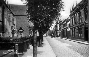 Alte Postkartenansicht: Die Recklinghauser Straße mit Partie der St. Agatha-Kirche, um 1920?