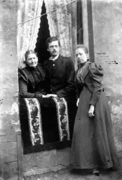 Max Geisberg mit Mutter und Schwester: Jugendbild des späteren Kunsthistorikers und Direktors des Westfälischen Landesmuseums in Münster (1911-1934 und 1940-1942)