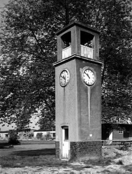 Uhrenturm der ehemaligen Winterbourne-Kaserne (1945-1994), Ansicht vor dem Umbau des Geländes zum Dienstleistungszentrum "Speicherstadt Münster"