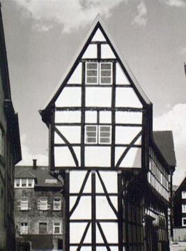 Das "Bügeleisenhaus": Fachwerkhaus am Haldenplatz Nr. 1 (erbaut 1611)