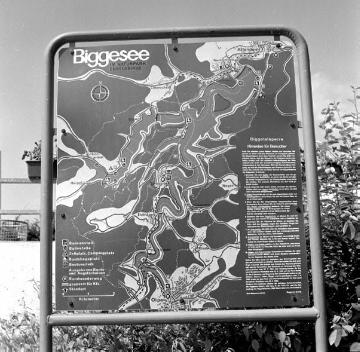 Schautafel zum Biggesee im Naturpark Ebbegebirge