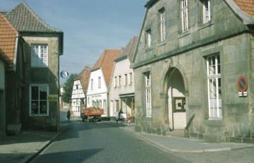 Kopfstein-gepflasterte Dorfstraße in Riesenbeck