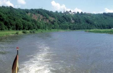 Weserbogen mit bewaldetem Steilufer