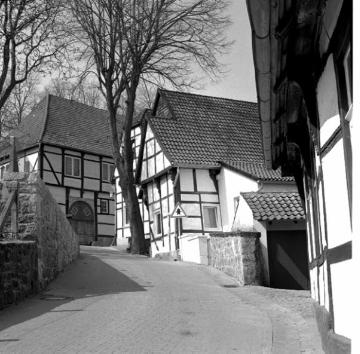 Die Brauerstraße mit dem ältesten Fachwerkhaus der Stadt  (Hausnummer 6), erbaut 1513
