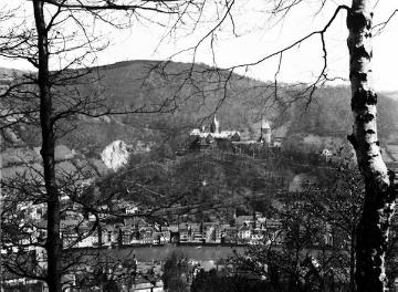 Ortsansicht mit Lenne und Burg Altena