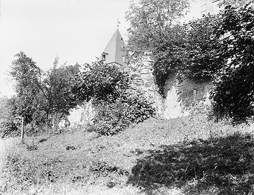 Mauerreste der ehemaligen Burganlage in Stromberg