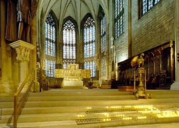 Ev. Pfarrkirche St. Reinoldi: Chorraum mit mittelalterlichem Schnitzaltar (1430-1440)