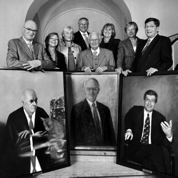 Die ehemaligen LWL-Direktoren (v.li.) Wolfgang Schäfer (1998-2006), Herbert Neseker (1979-1991) und Dr. Manfred Scholle (1991-1998) und Gattinnen, im Hintergrund LWL-Direktor Dr. Wolfgang Kirsch mit Gattin