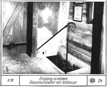 Luftschutz 1933: Eingang zu einem Schutzraum mit Schleuse