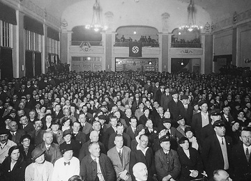 Nationalsozialismus: Erste Massenverammlung der  Nationalsozialistischen Deutschen Arbeiterpartei (NSDAP) am 24.2.1920 in München