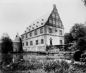 Haus Thienhausen, Bj. um 1610, Weserrenaissance - Wohnstätte des Dichters Friedrich Wilhelm Weber von 1867-1886