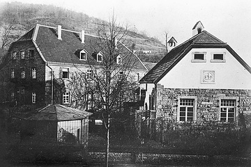 Pflege- und Obdachlosenheim im Gebäude der ehemaligen Tuchfabrik. Herdecke, um 1930.