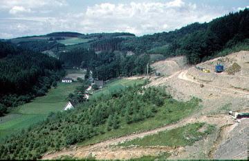 Bau einer Höhenstraße am Dumicker Bach bei Sondern im Zuge der Errichtung der Biggetalsperre 1957-1965