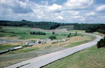 Landstraße und Tunnelbaustelle am Erbscheid bei Sondern - Baumaßnahmen im Zuge der Errichtung der Biggetalsperre 1957-1965