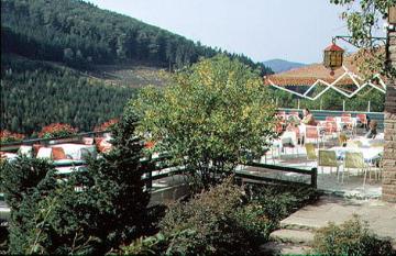 Luftkurort Schmallenberg-Nordenau, Terrasse des Ferienhotels Gnacke