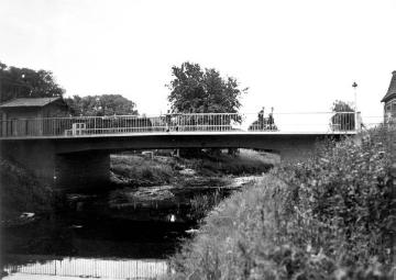 Straßenbrücke über die Ems im Verlauf der Landstraße 568 - Zubringer zur Autobahn A2 Köln-Hannover