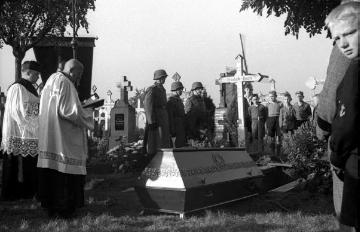 Beerdigung des Gefreiten Josef Thiemann, auf dem Friedhof