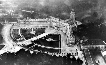 Das Karlsruher Schloss, Schrägluftaufnahme aus dem Zeppelin LZ 6, September 1910