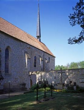 Kloster Gravenhorst: Ehemalige Klosterkirche St. Bernhard mit Friedhof, erbaut um 1300, Zisterzienserinnenkloster 1256-1808, Klosterstraße 8-10