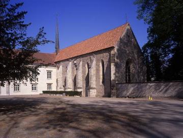 Kloster Gravenhorst (Zisterzienserinnenkloster 1256-1808) mit St. Bernhard-Kirche, erbaut um 1300, Ansicht von Süd-Westen, Klosterstraße 8-10