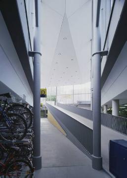 Fahrrad-Parkhaus am Münsteraner Hauptbahnhof, erbaut 1999