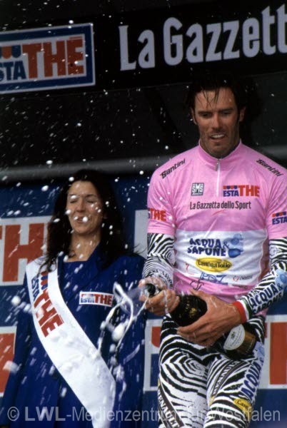 10_7715 Giro d`Italia am 12. Mai 2002 in Münster