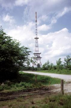 Funk- und Fernsehturm auf dem Eggekamm: Freitragende Stahlkonstruktion von 150 m Gesamthöhe inkl. 22 m hoher Rohrantenne und 28 x 28 m Standfläche
