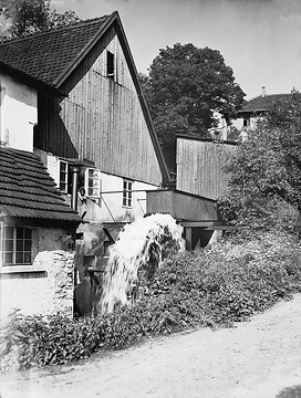 Wasserrad der Mühle in Oedenthal westlich der Stadt