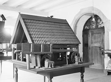 Modell eines wasserbetriebenen Schmiedehammers (Deutsches Drahtmuseum, Altena?)