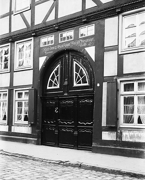 Dielentür mit Rokoko-Ornamentik, Haus Brülle, Poststraße