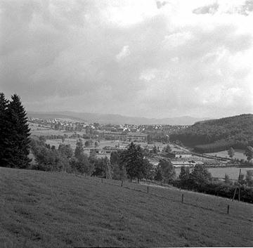 Blick vom Beerenberg (614 m) auf das Lennetal und Schmallenberg im Rothaargebirge