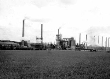 Rüstungsindustrie im Ersten Weltkrieg: Die Leunawerke bei Merseburg, Hersteller von Ammoniak für die Sprengstoffproduktion