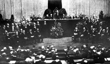 Weimarer Republik: Sitzung der Nationalversammlung in Berlin am 11.2.1919 anlässlich der Vereidigung Friedrich Eberts zum Reichspräsidenten