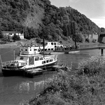 Schiffsanleger auf der Weser bei Porta Westfalica-Barkhausen, bis 1945 Standort einer Kettenbrücke 
