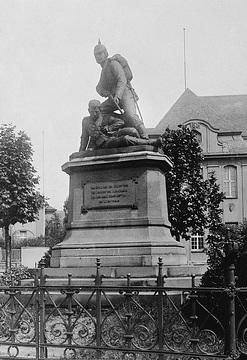 Kriegerdenkmal zu Ehren der Gefallenen des 1. Weltkrieges, Aufnahme um 1930?