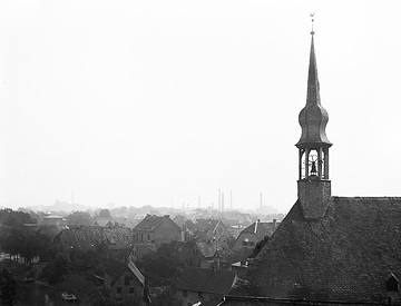 Dachlandschaft mit Glockenstuhl der Augustiner- Klosterkirche