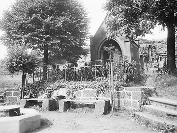 Kapelle am Muttergottesbrunnen in Kleinenberg, um 1920?