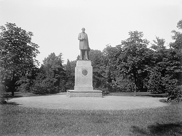 Denkmal des Staatsministers Adalbert Falk an der Ostenallee