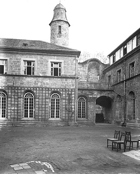 Ehem. Zisterzienserkloster Hardehausen (1140-1803), um 1930?: Konventsgebäude mit Hof (seit 1949 kath. Landvolkshochschule Anton Heinen)