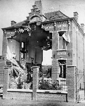 Kriegsschauplatz Westflandern 1914-1918, "Ypernschlacht": Zerstörtes Haus in Passendale (auch Passchendaele, heute Ortsteil von Zonebeke), um 1914