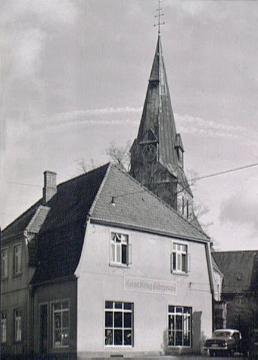 'Stiller Winkel' und Turm der ev. Pfarrkirche