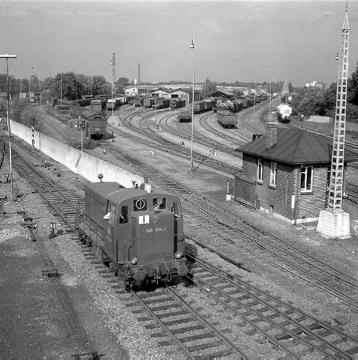 Ausbesserungswerk (AW) Paderborn-Nord, zuständig für die Reparatur und Instandsetzung von Güterwaggons, 1976.