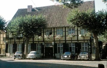 Hotel Brons am Marktplatz, Fachwerkgebäude im Stil des Töddenhauses, der Baukultur reisenden Kaufleute ("Tödden") in der Blütezeit des Leinenhandels im 18. Jahrhundert