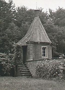 Haus Welbergen: Eckpavillon der Ringmauer mit Partie des Innenhofes