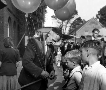 Pferdemarkt Telgte, 1949: Luftballonverkäufer