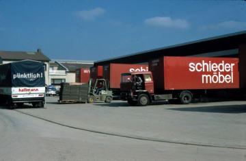 Holzverarbeitende Industrie in Schieder: Firma Schieder-Möbel, Fuhrpark