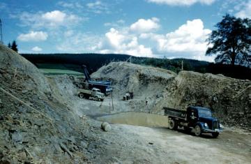 Erdarbeiten: Straßenbau bei Eichhagen im Zuge der Errichtung der Biggetalsperre 1957-1965